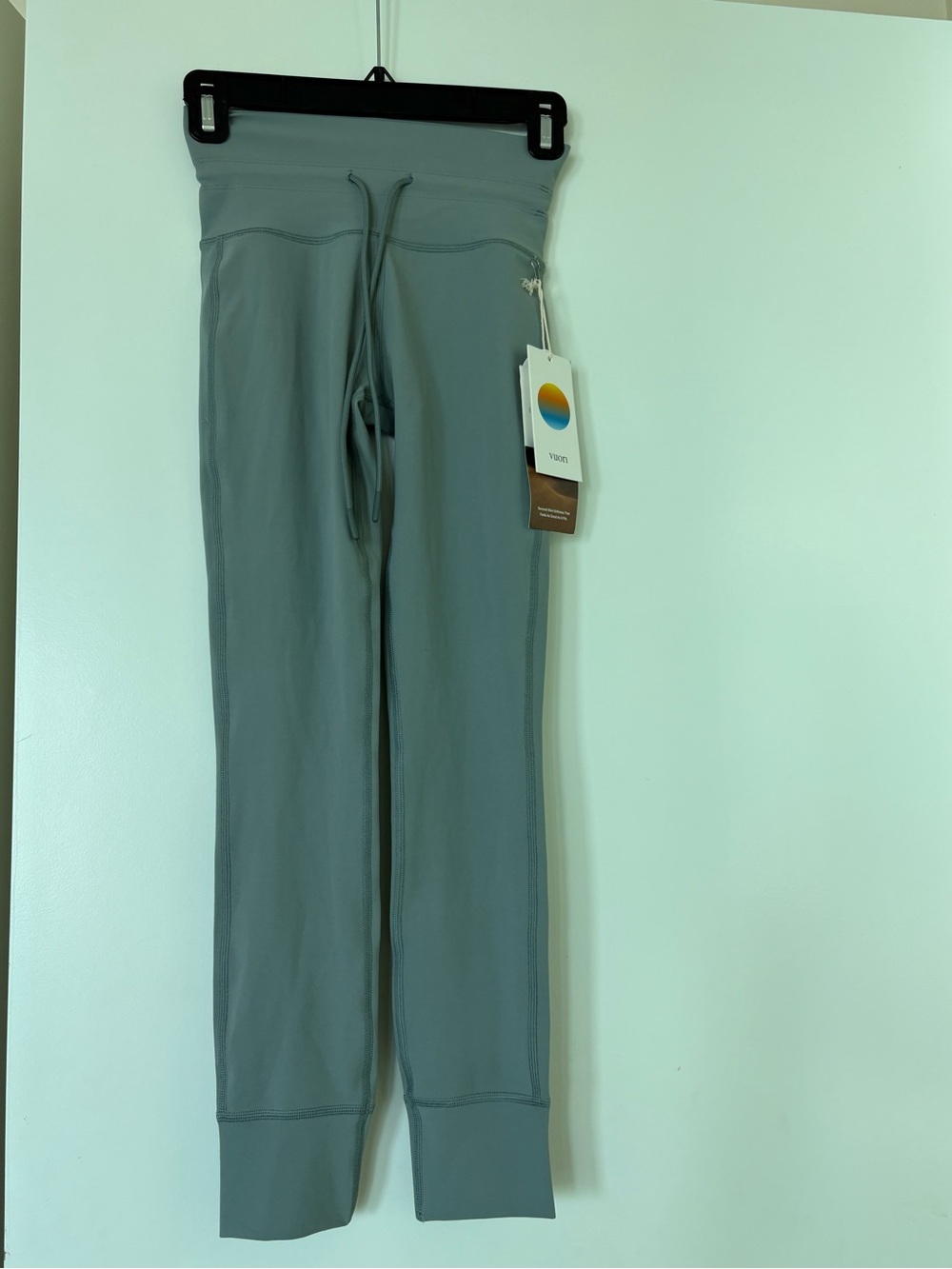 Vuori NWT sage green leggings Xs